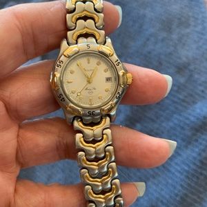 Bulova women’s size watch ⏱🌷
